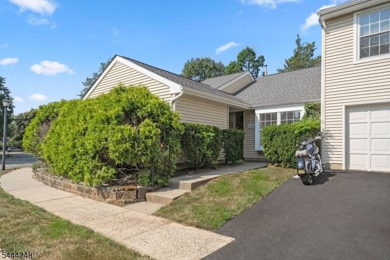 123 Harrow Dr - Photo 3 of 25