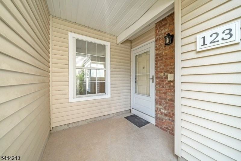 123 Harrow Dr - Photo 4 of 25