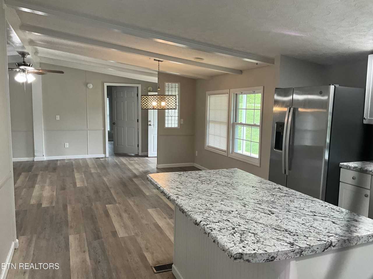 8047 Coppock Rd - Photo 6 of 18