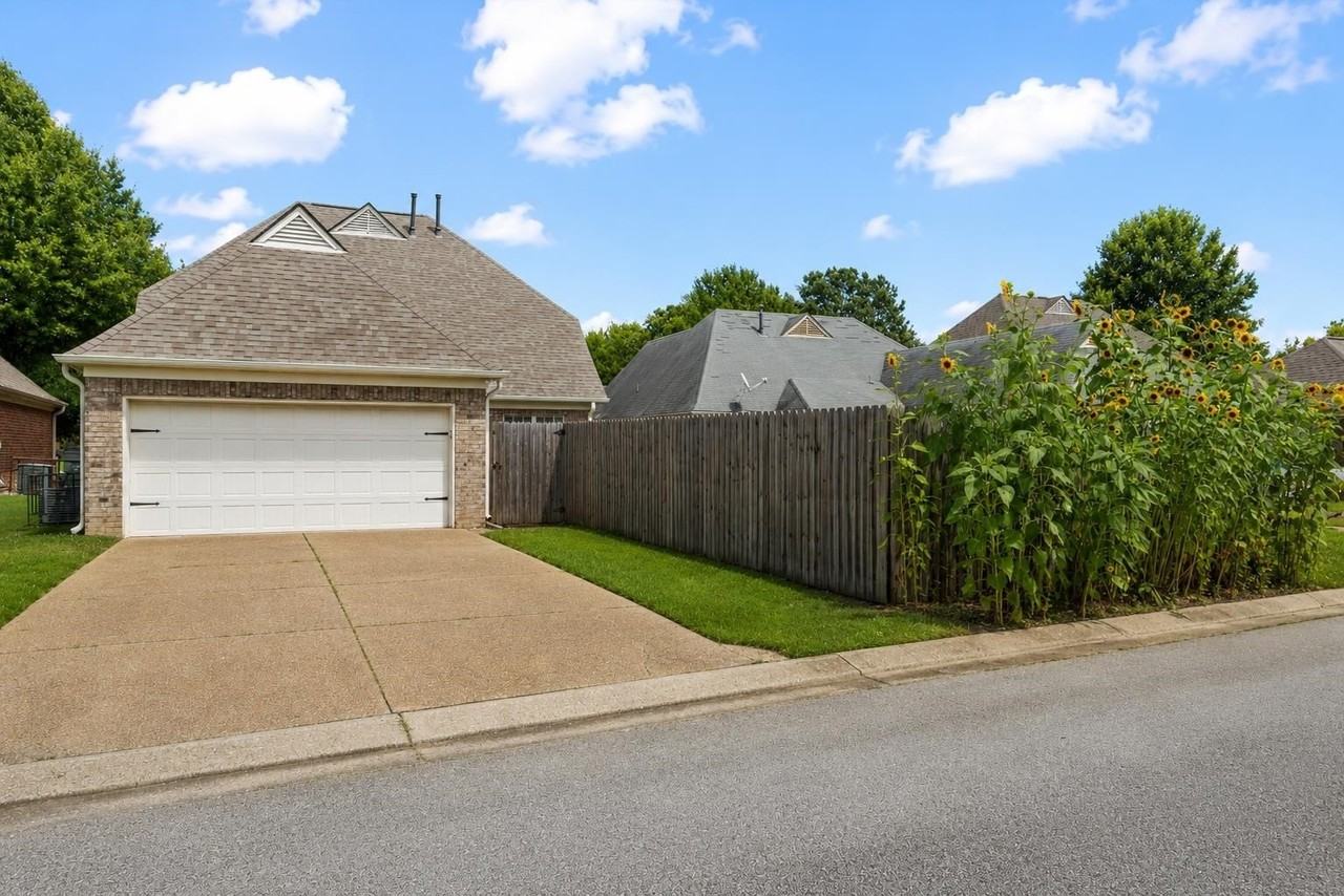 1153 Casentino St - Photo 3 of 10