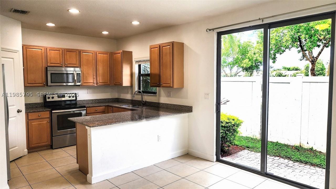 470 Ne 194th Ter #470 - Photo 5 of 27