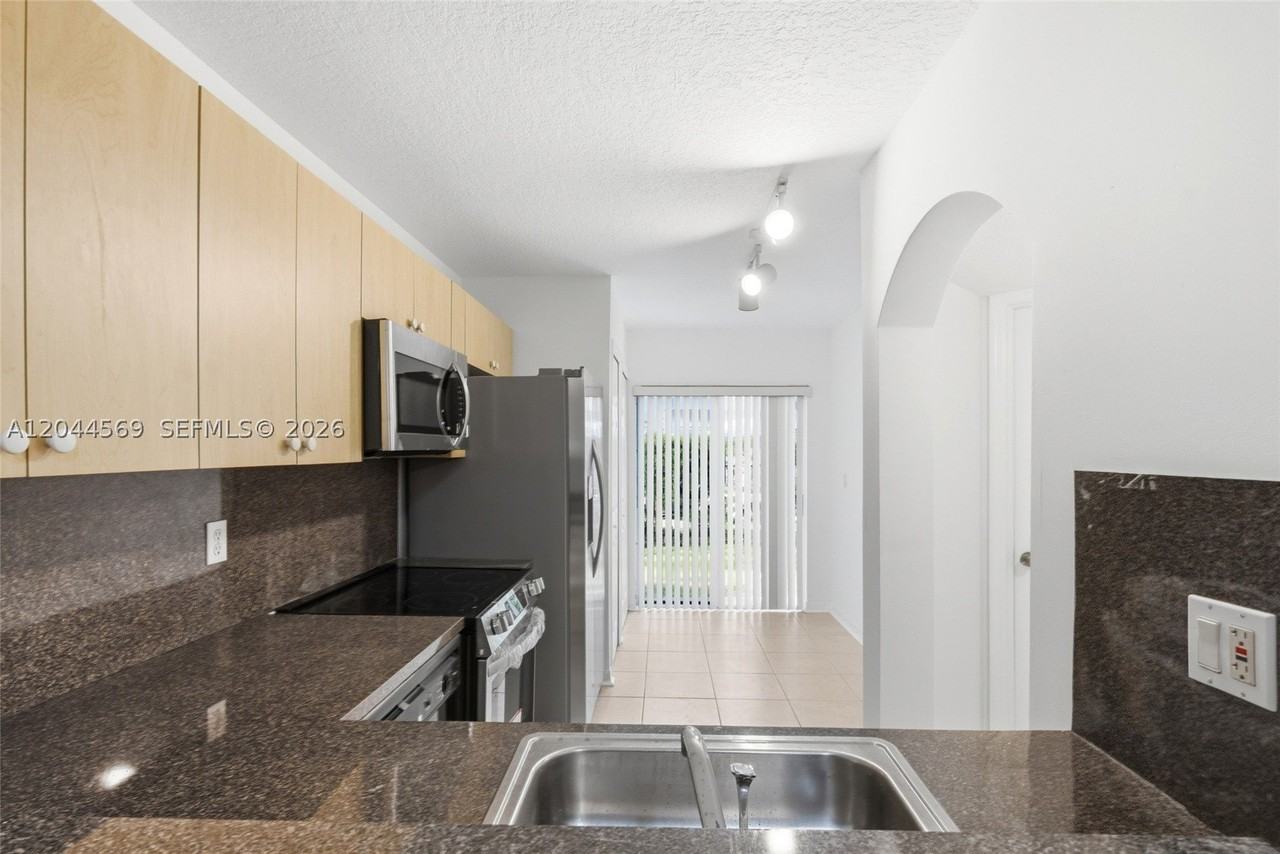 1251 Se 29th St #102-26 - Photo 6 of 12