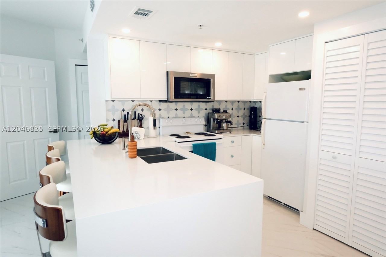3410 Coral Way #PH05 - Photo 3 of 28