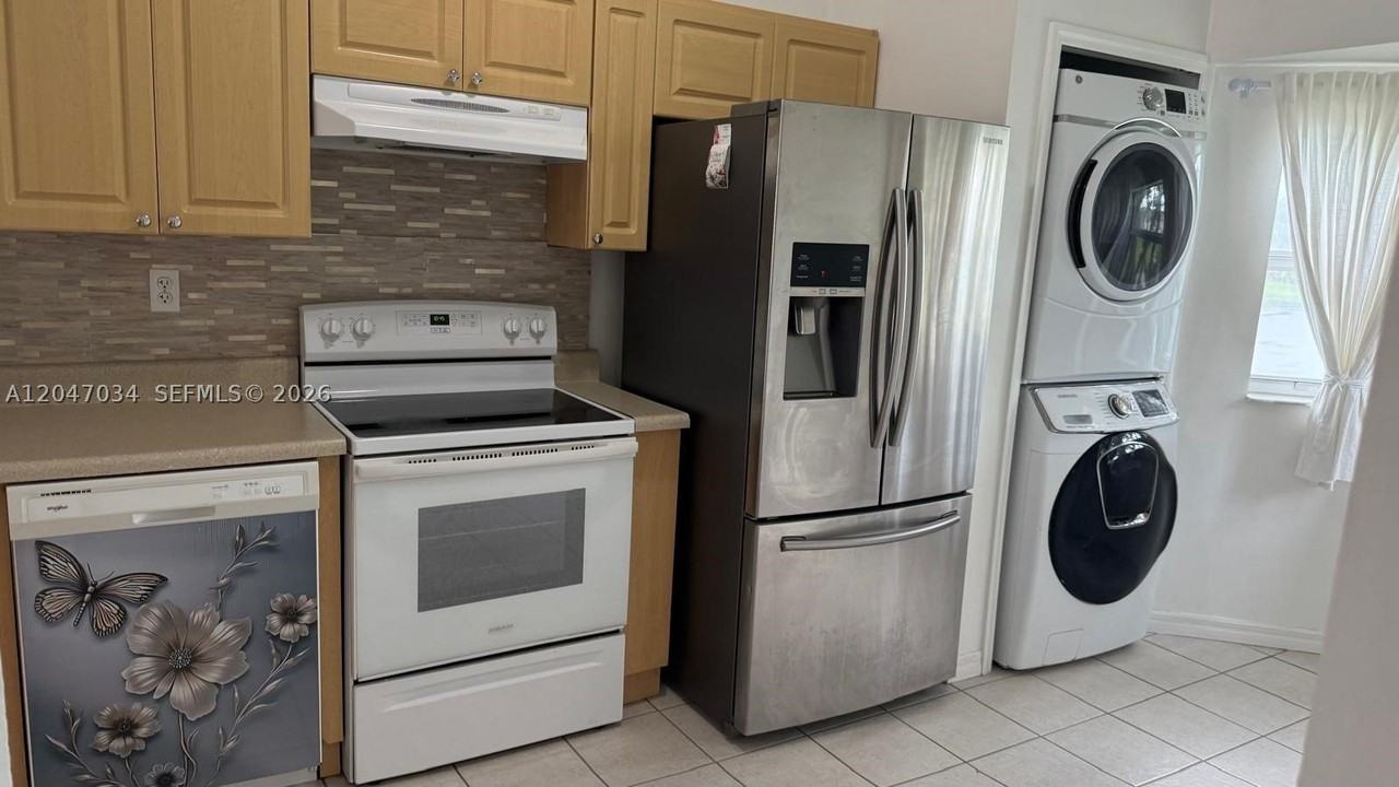 1271 Se 27th St #203 - Photo 5 of 12