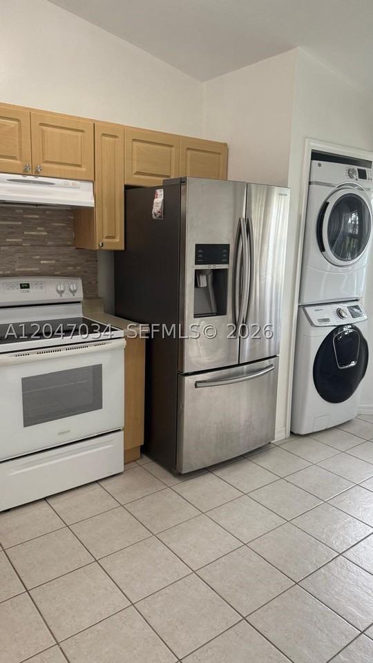 1271 Se 27th St #203 - Photo 6 of 12