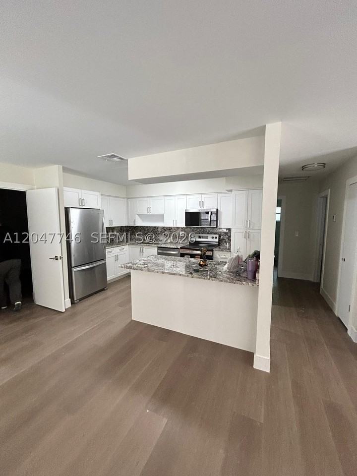 114 S Lakeside Dr #114 - Photo 6 of 18