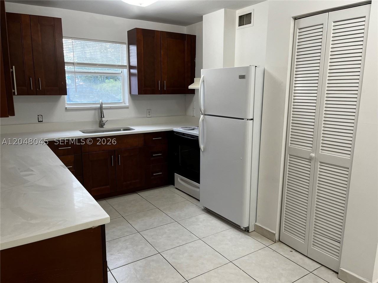 181 Nw 47th Ave #9 - Photo 3 of 16