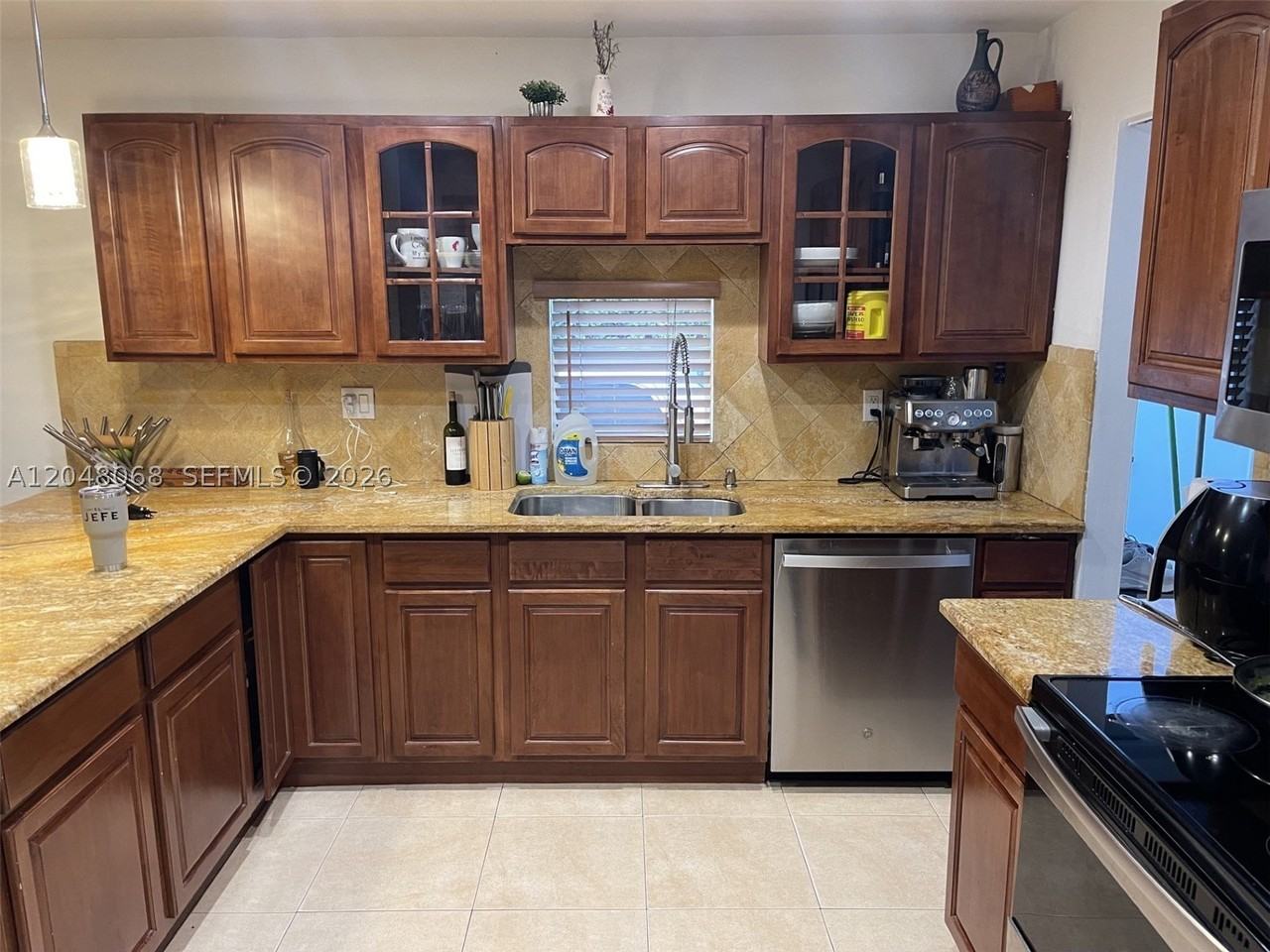 1440 Sw 118th Ave - Photo 3 of 24