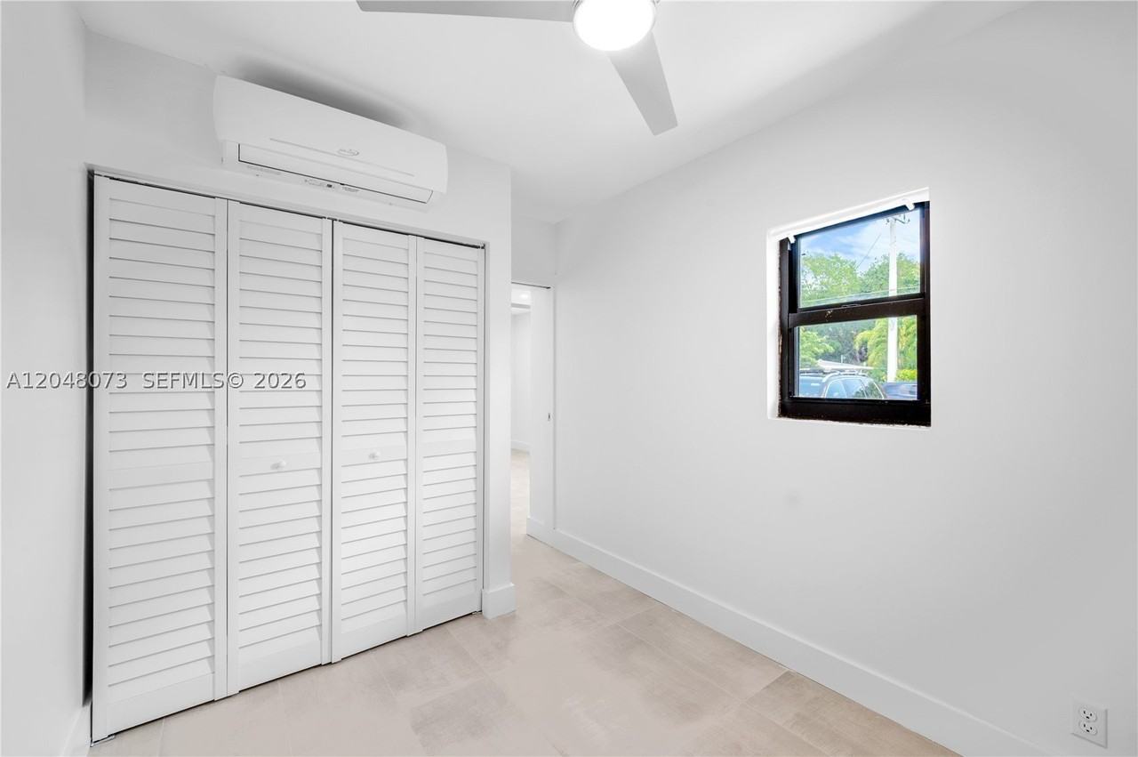 551 Ne 26th St #1 - Photo 5 of 5