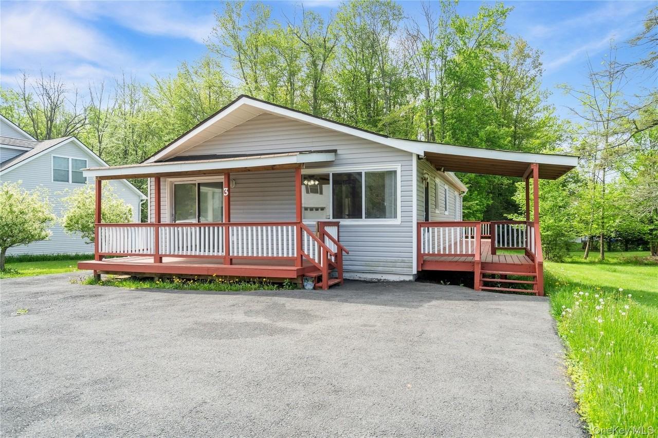 3 Harold Ln - Photo 2 of 33