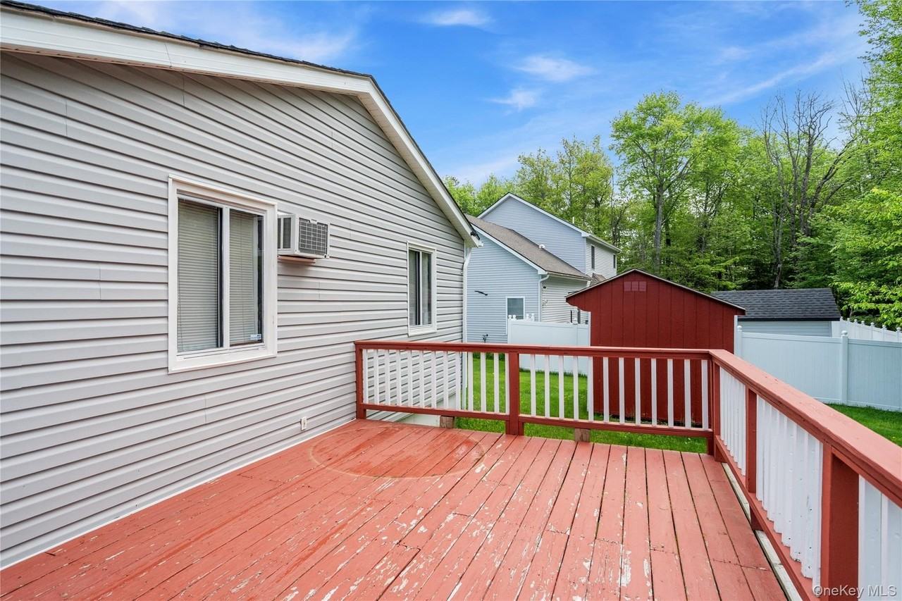 3 Harold Ln - Photo 5 of 33