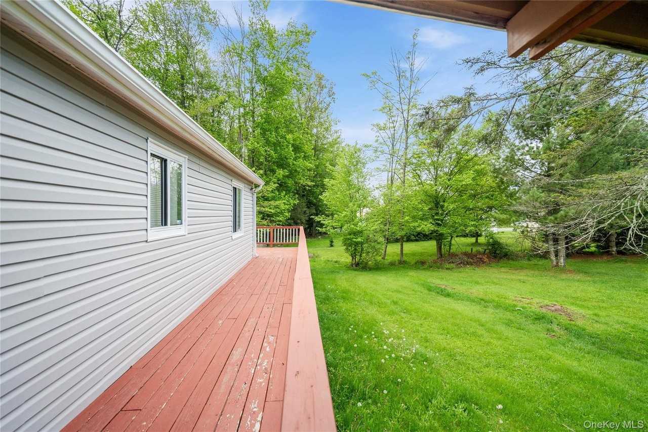 3 Harold Ln - Photo 7 of 33