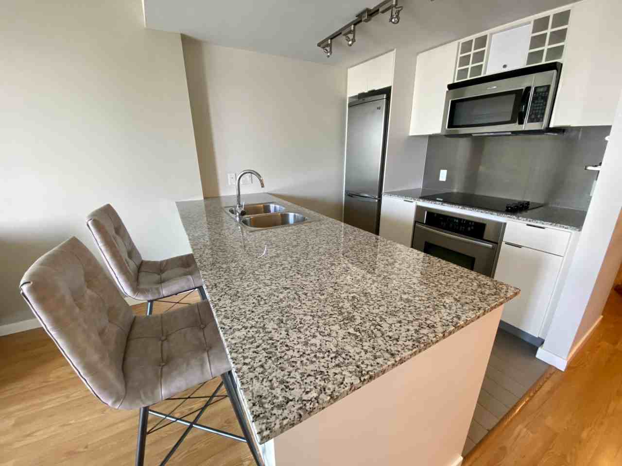 233 Robson St - Photo 3 of 8