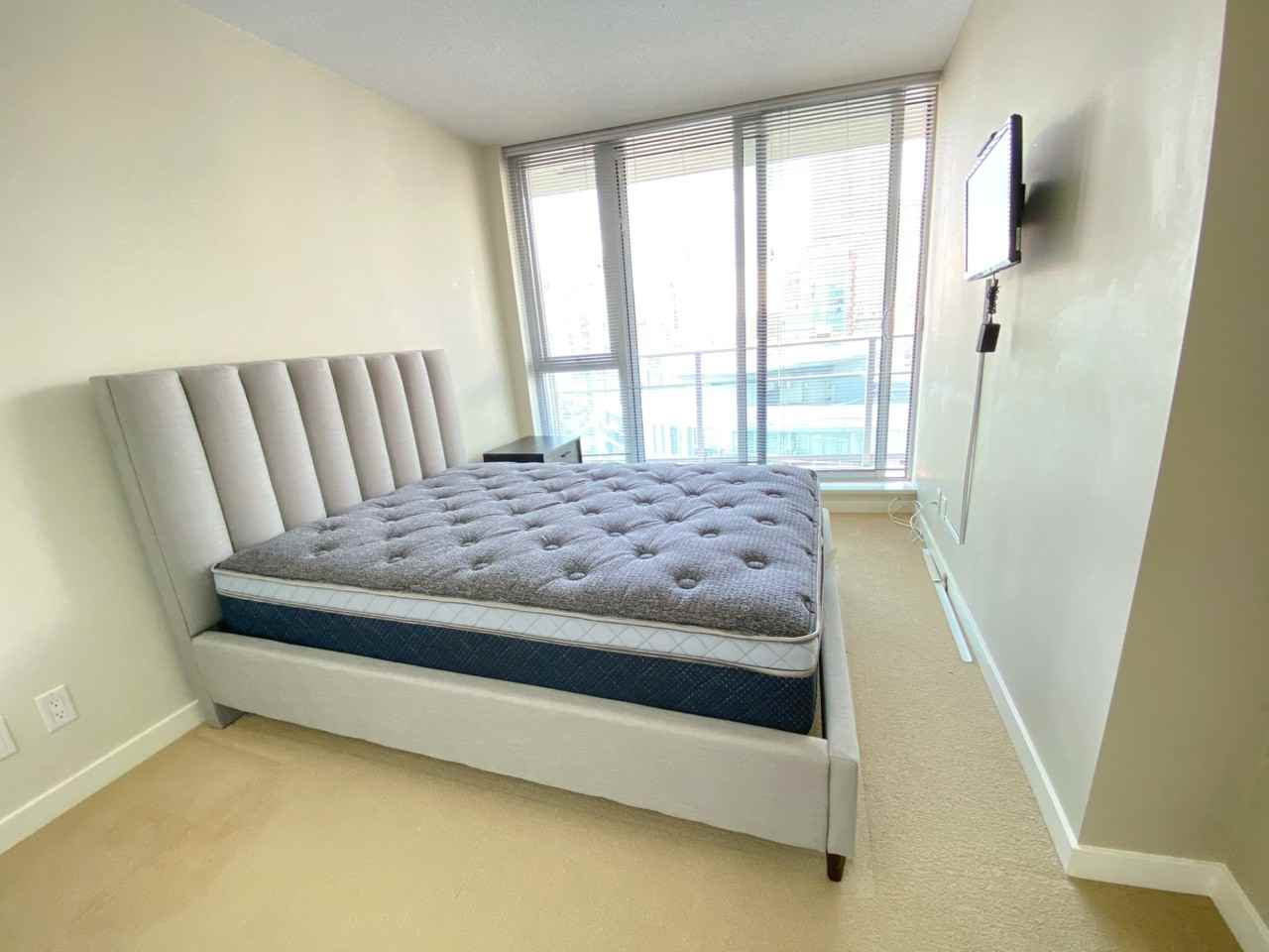 233 Robson St - Photo 2 of 8