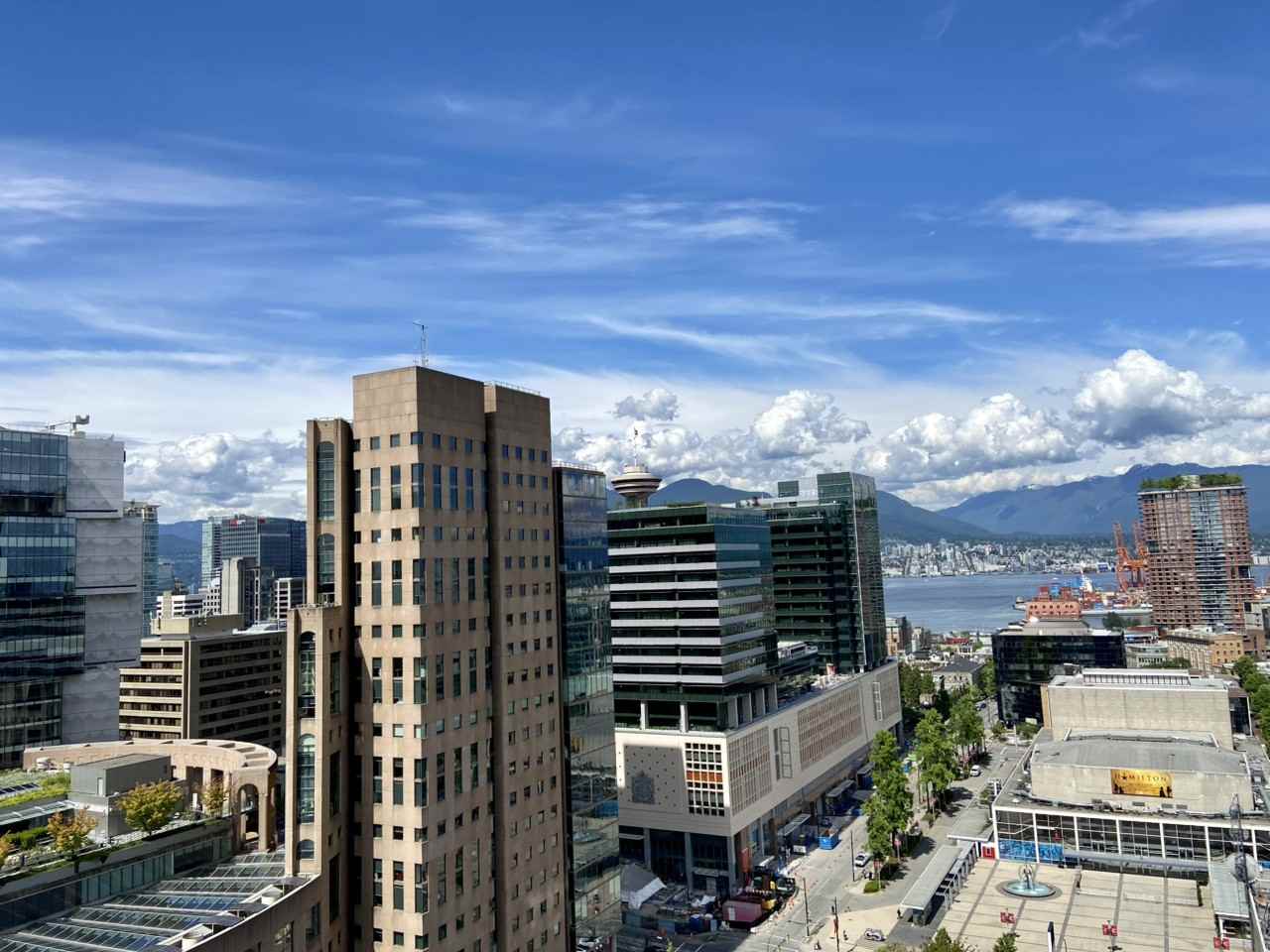 233 Robson St - Photo 6 of 8