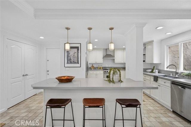431 Nyes Pl - Photo 3 of 7