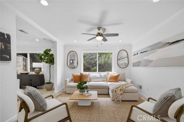 431 Nyes Pl - Photo 5 of 7