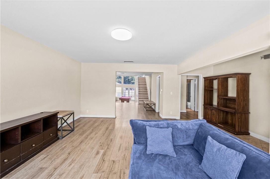542 N Waverly St - Photo 3 of 5
