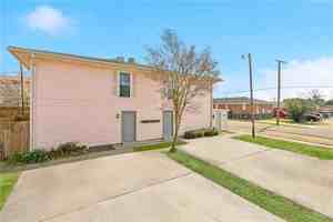 featured image of 241 Helen St #4D