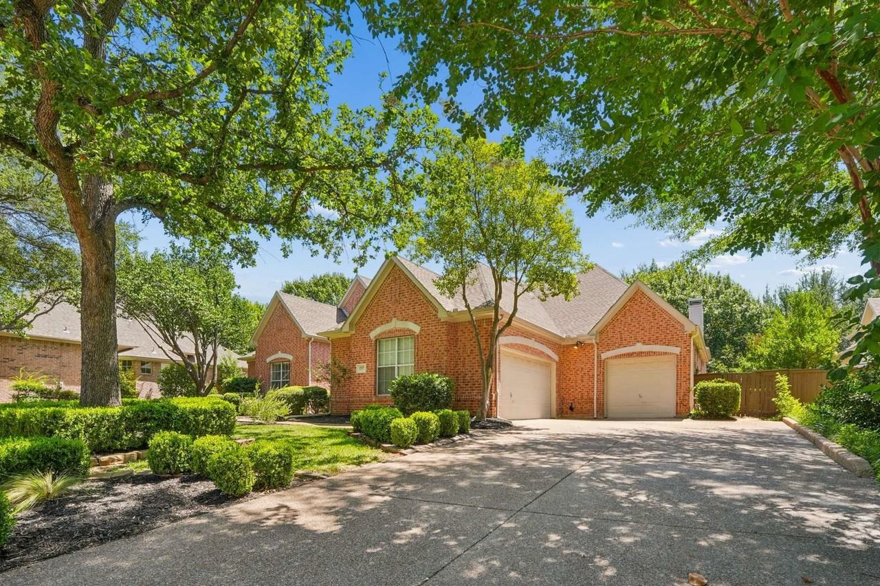 1125 Longford Cir - Photo 2 of 40