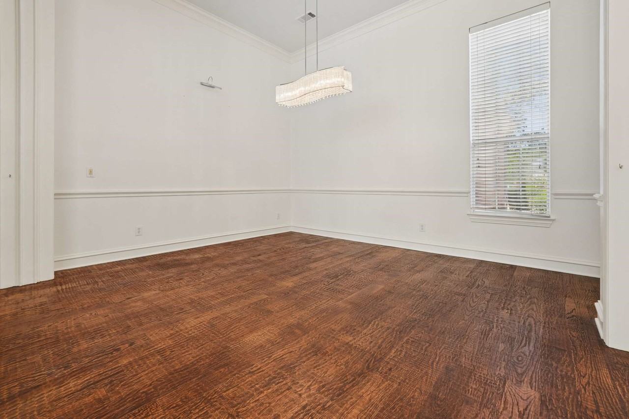 1125 Longford Cir - Photo 4 of 40