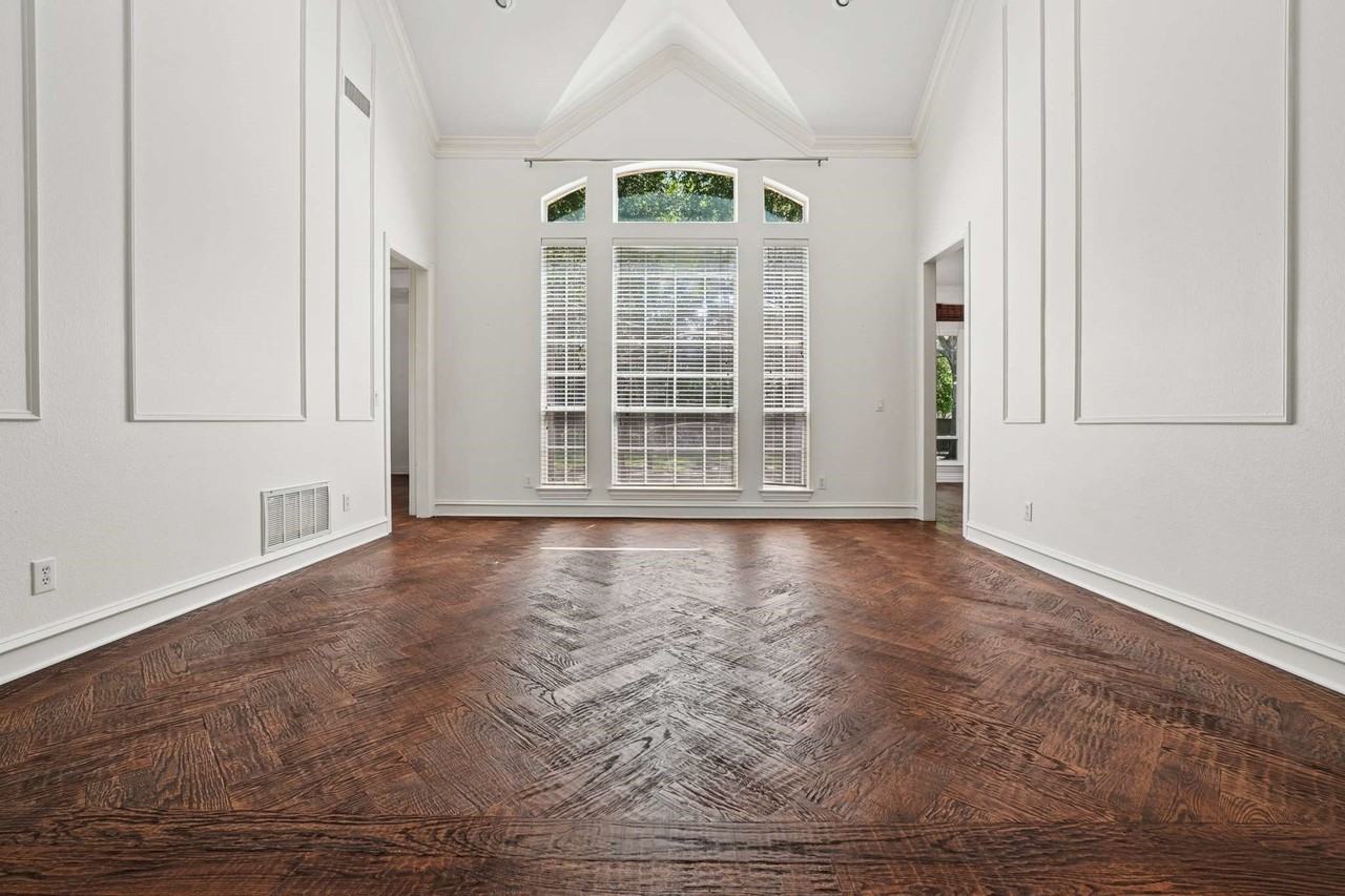 1125 Longford Cir - Photo 7 of 40