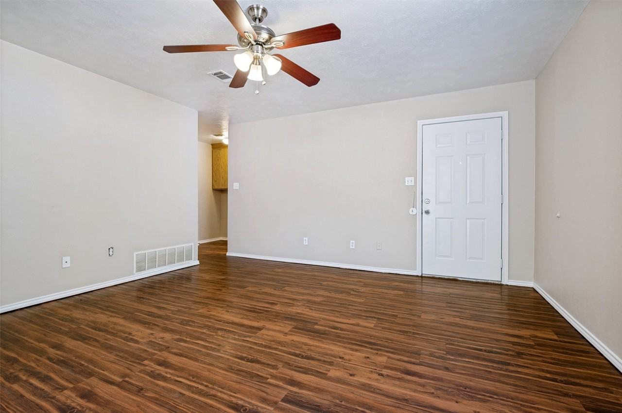 207 Hosack St #B - Photo 2 of 13