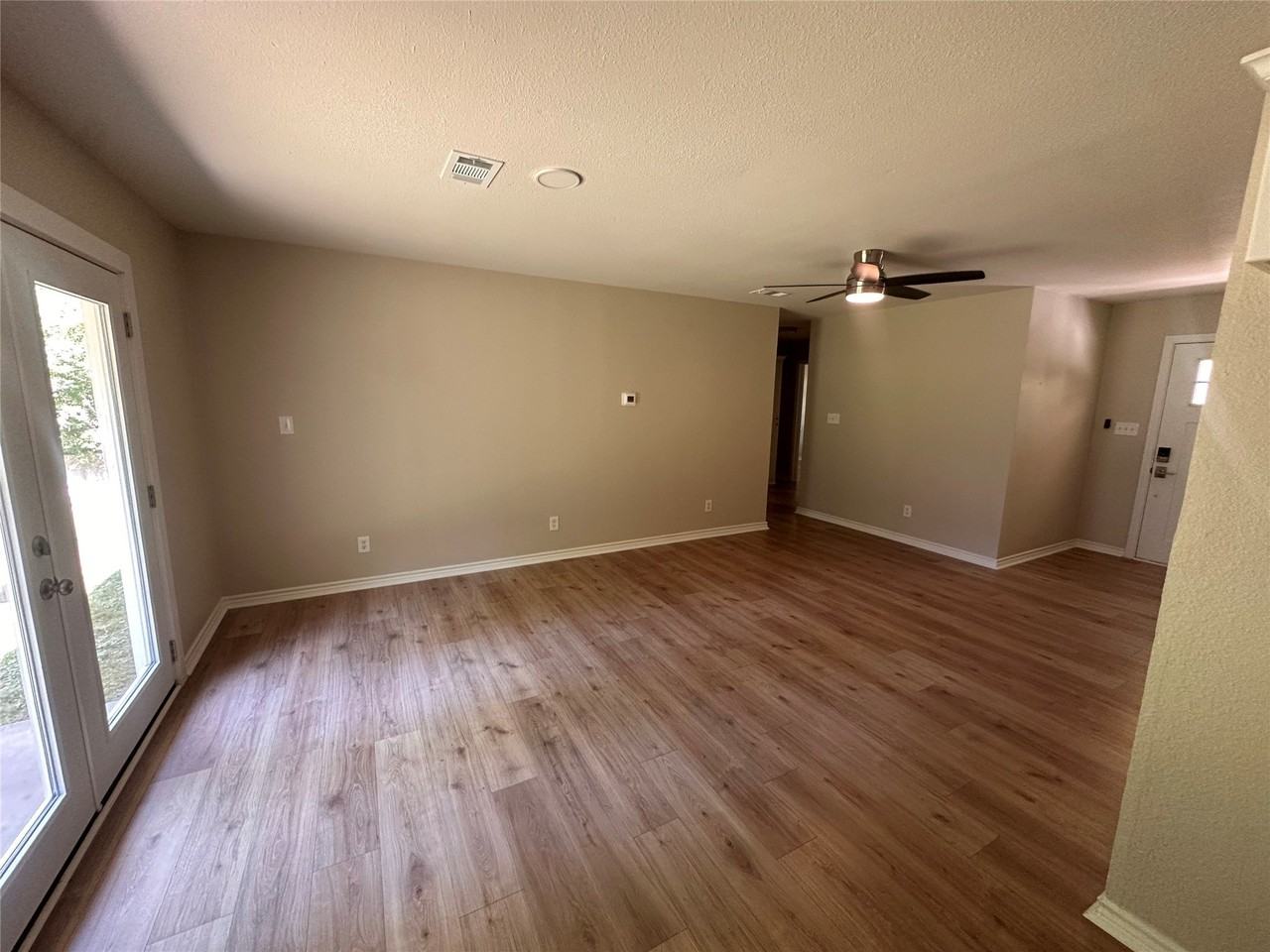 738 Wayne Ave - Photo 5 of 24
