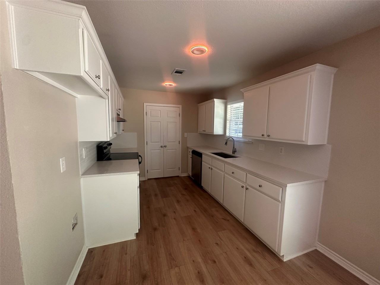 738 Wayne Ave - Photo 6 of 24