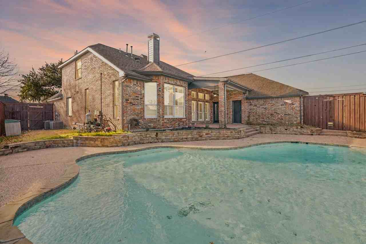 684 Hollow Cir - Photo 3 of 29
