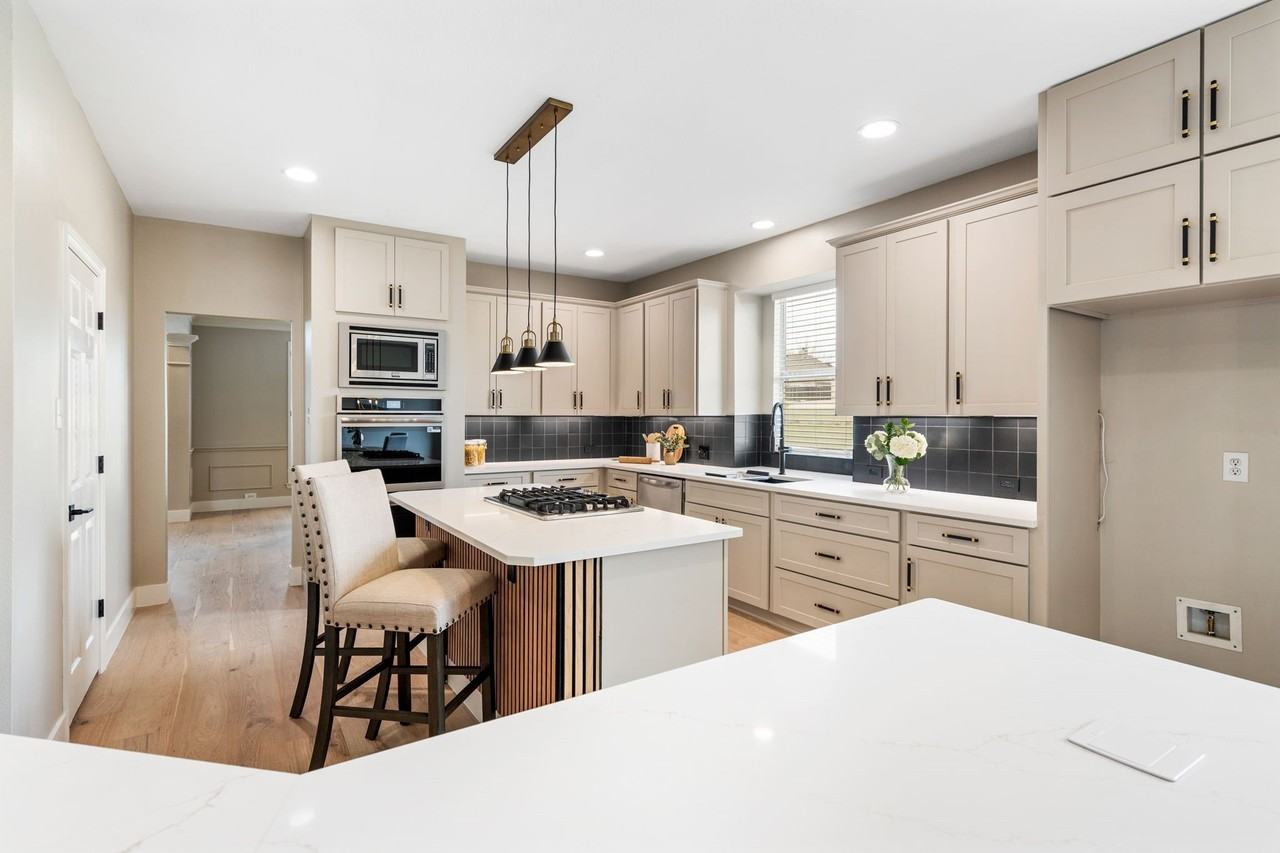 684 Hollow Cir - Photo 4 of 29