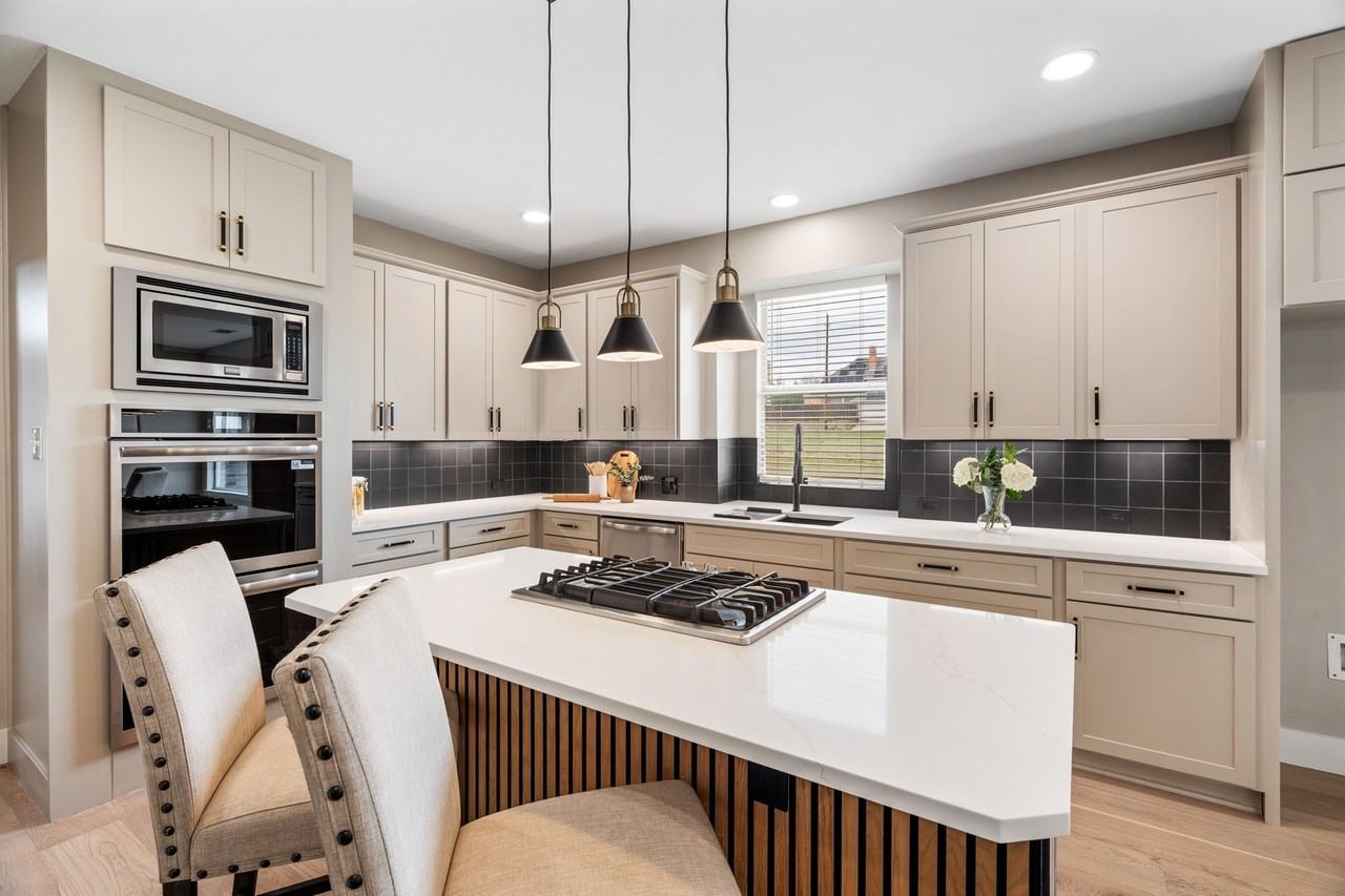 684 Hollow Cir - Photo 6 of 29