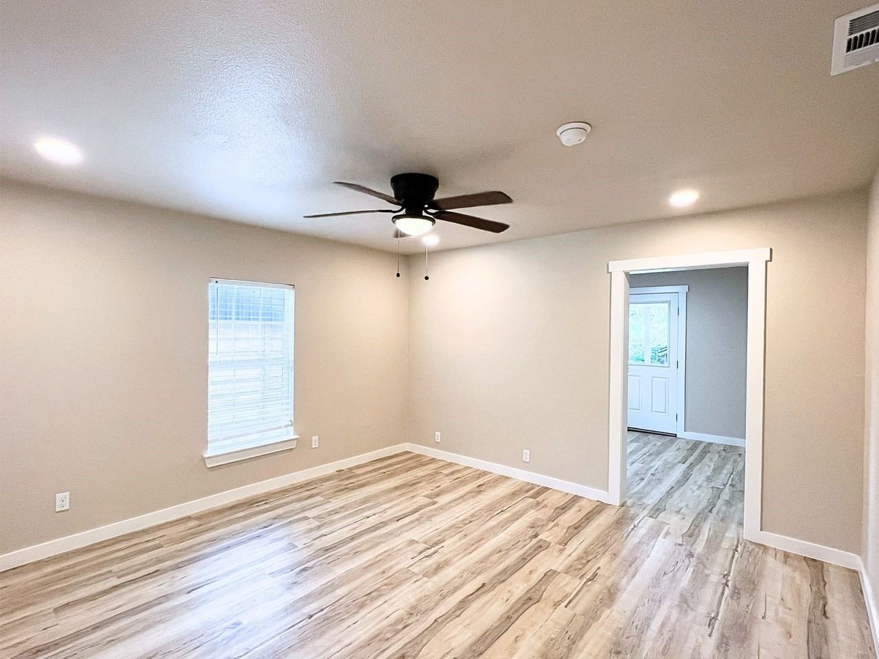 910 N West St - Photo 3 of 17