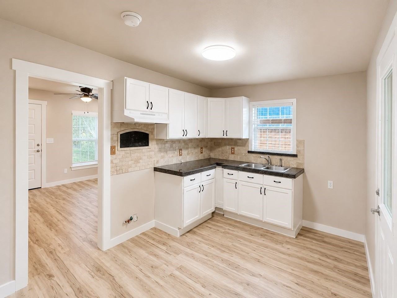 910 N West St - Photo 6 of 17