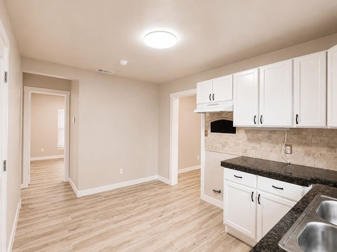 910 N West St - Photo 7 of 17