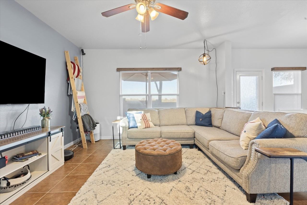 3626 Boxwood Dr - Photo 2 of 26
