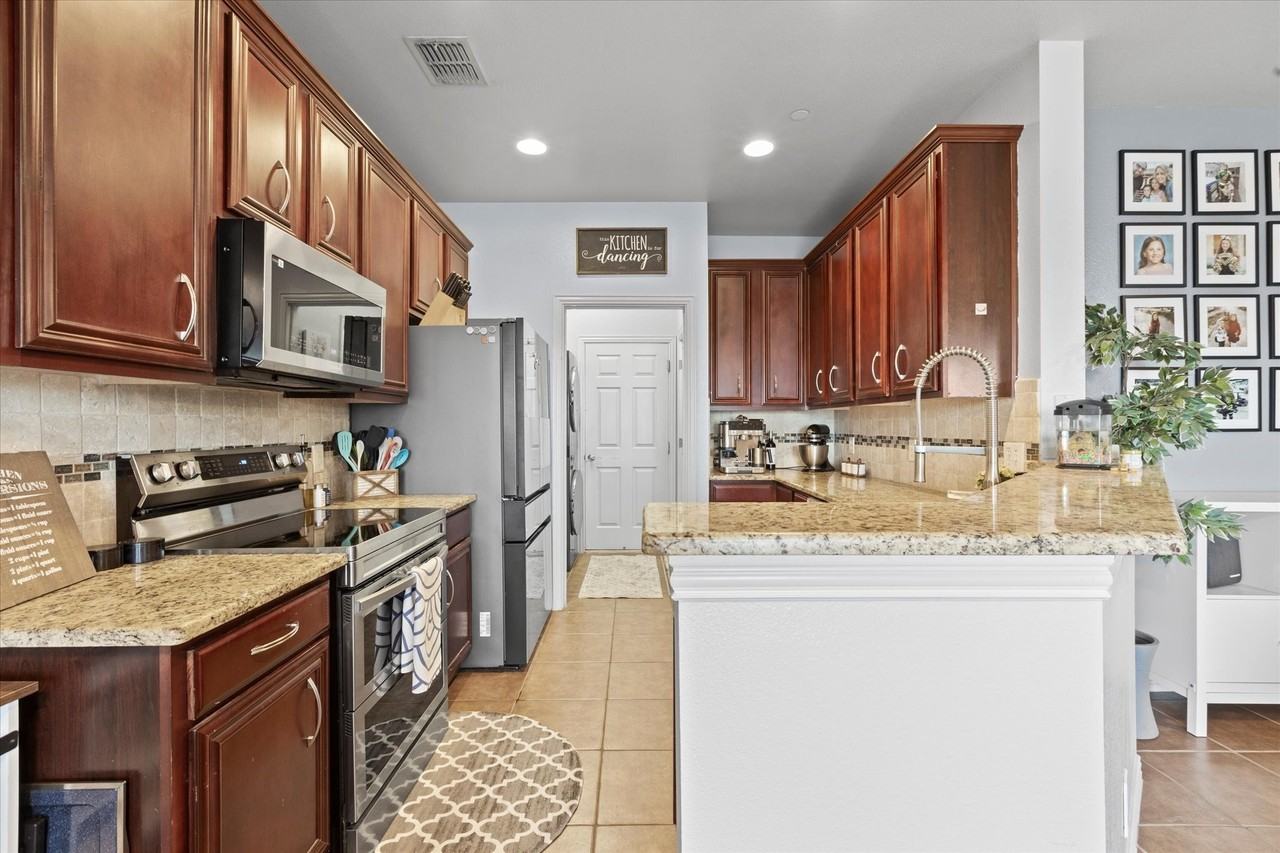 3626 Boxwood Dr - Photo 5 of 26