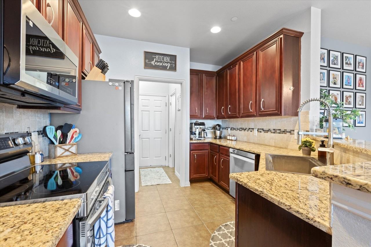 3626 Boxwood Dr - Photo 6 of 26