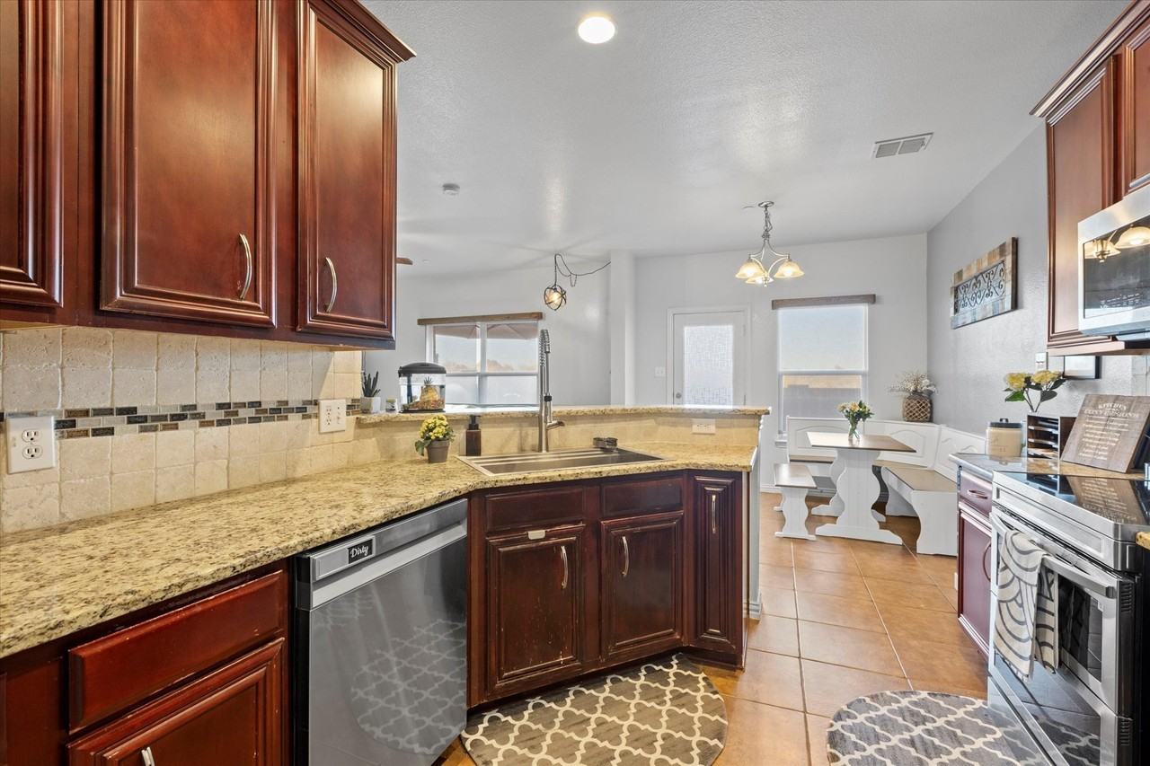 3626 Boxwood Dr - Photo 7 of 26