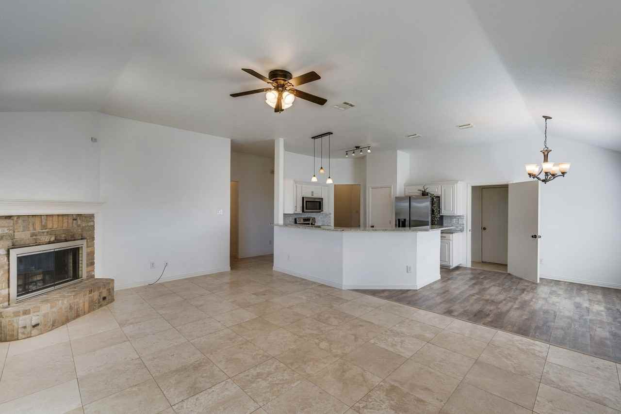 102 Canyon Ct - Photo 5 of 40