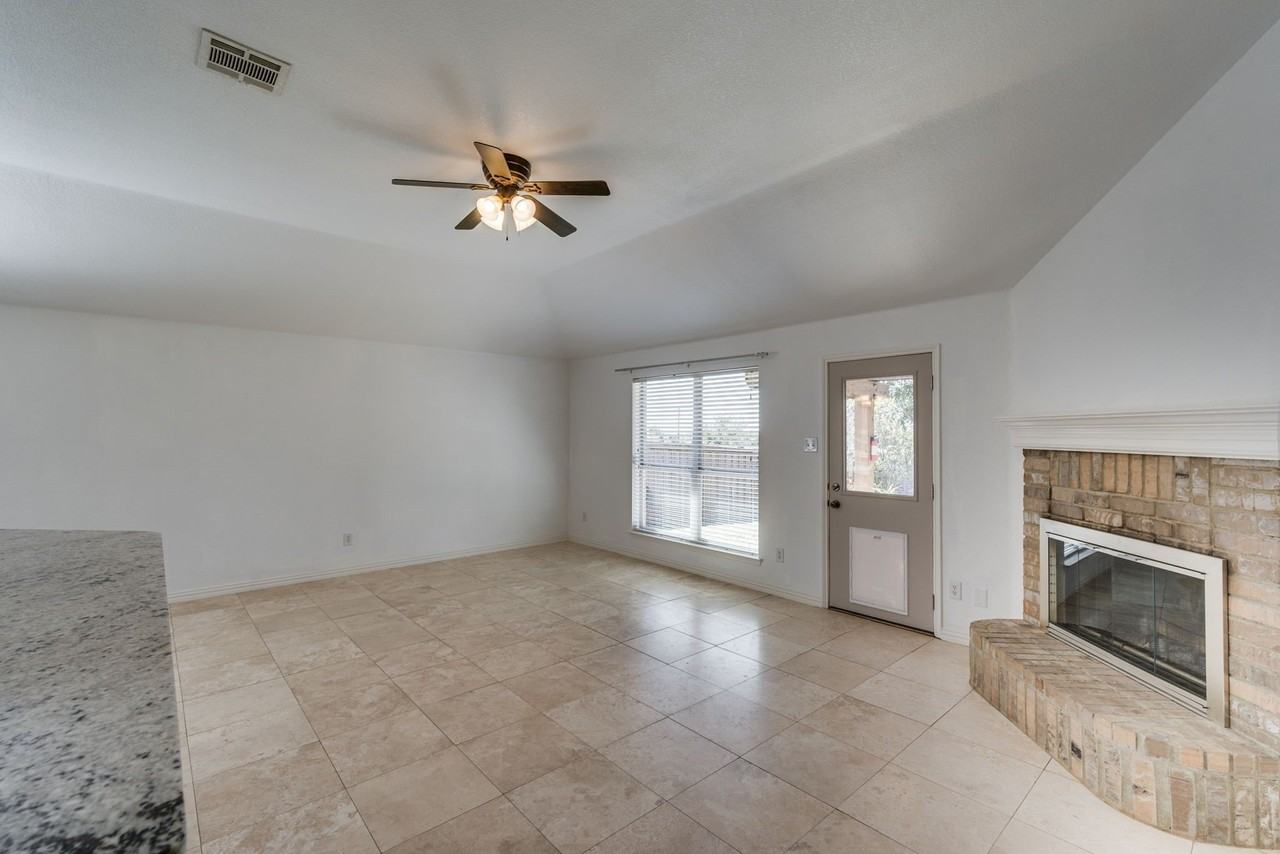 102 Canyon Ct - Photo 6 of 40