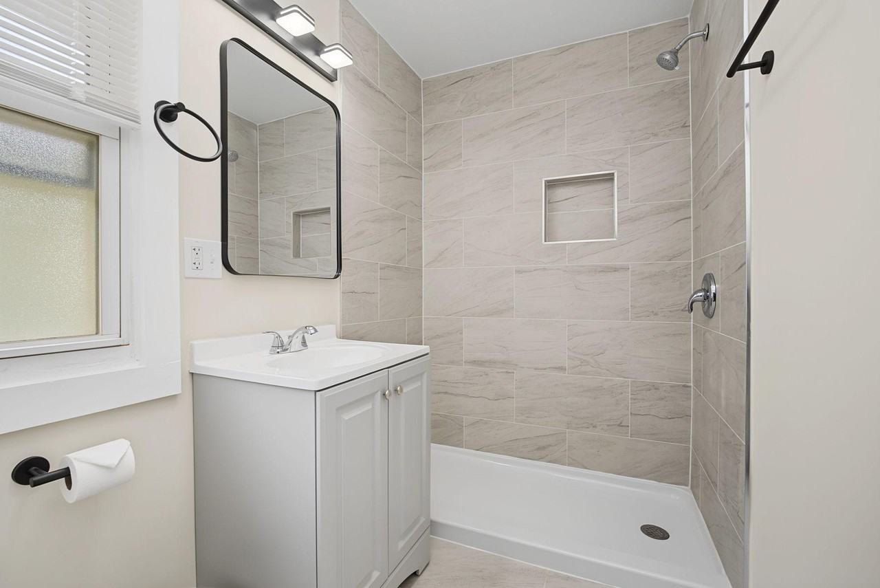 Hodapp Ave - Photo 4 of 17