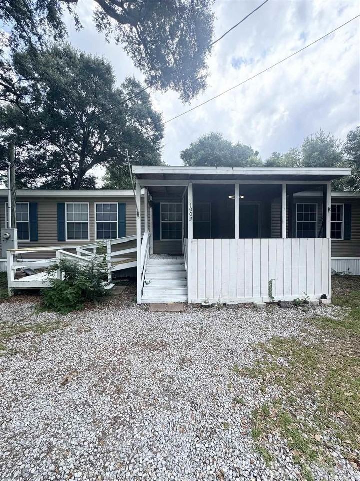 1002 Mills Ave - Photo 2 of 26