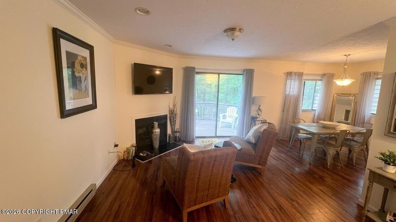 349 Crewe Ct - Photo 3 of 6