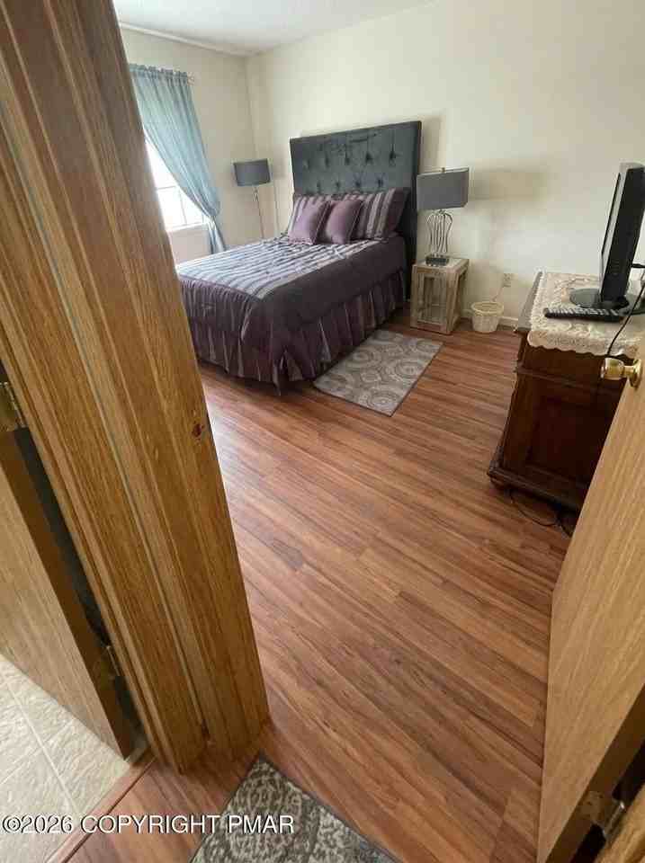 349 Crewe Ct - Photo 6 of 6