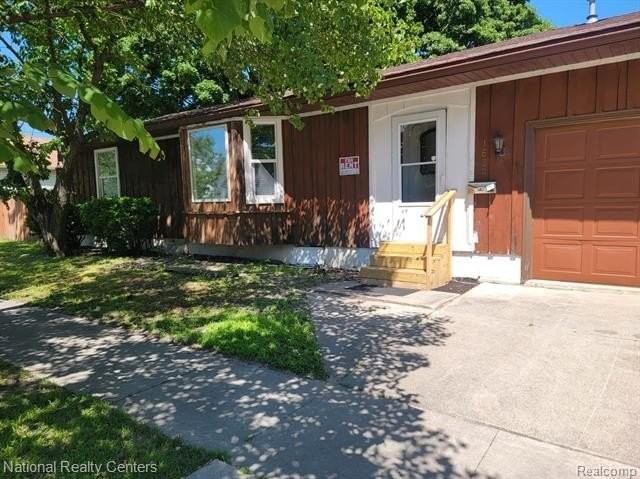 1630 9th St - Photo 2 of 17