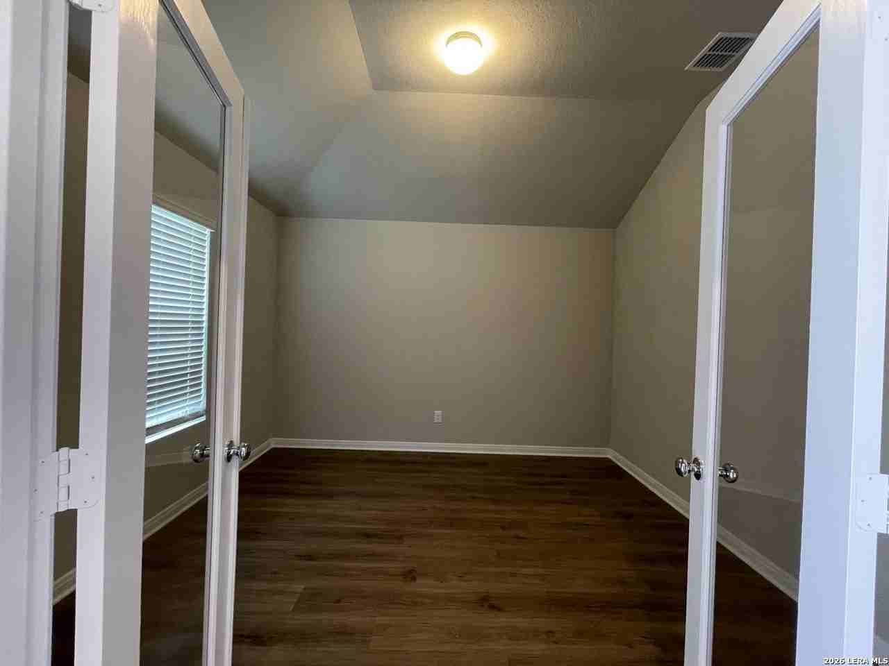 3023 Wembley Way - Photo 6 of 26