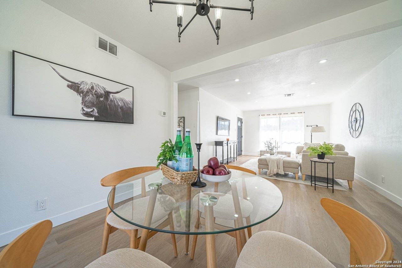 4339 Waikiki Dr - Photo 5 of 33