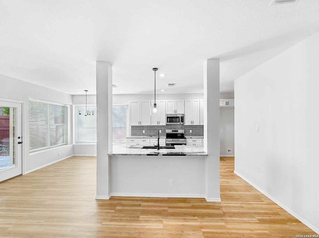 8906 Brae Ridge Dr - Photo 4 of 28