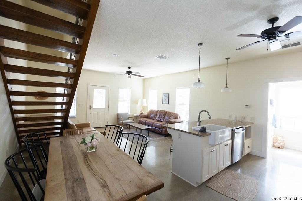 809 Josephine St - Photo 4 of 14